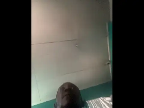 Snapshot of De_maskedcouple chatting on 12-14-25, 01:05 De maskedcouple online show from 12-14-25, 01:05