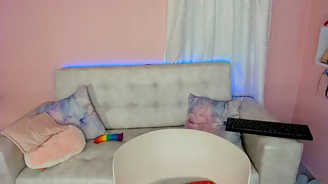 tinysara online show from 12-06-24, 07:34