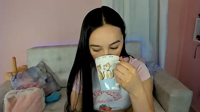 tinysara online show from 03-01-25, 04:33