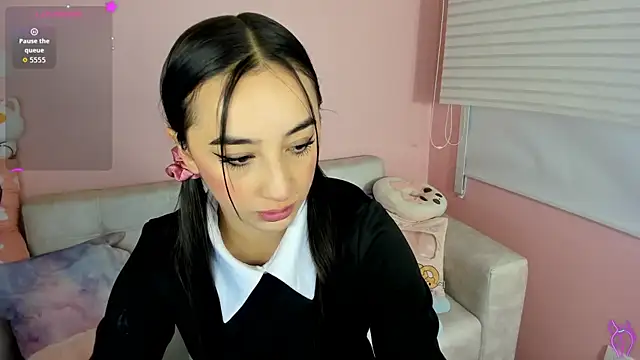 tinysara online show from 02-08-26, 04:10