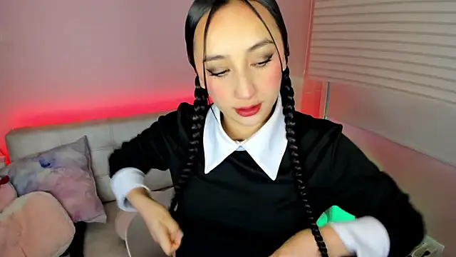 tinysara online show from 07-12-26, 04:09