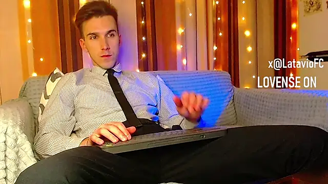 Snapshot of Midnighter_ chatting on 12-21-25, 11:01 Midnighter online show from 12-21-25, 11:01