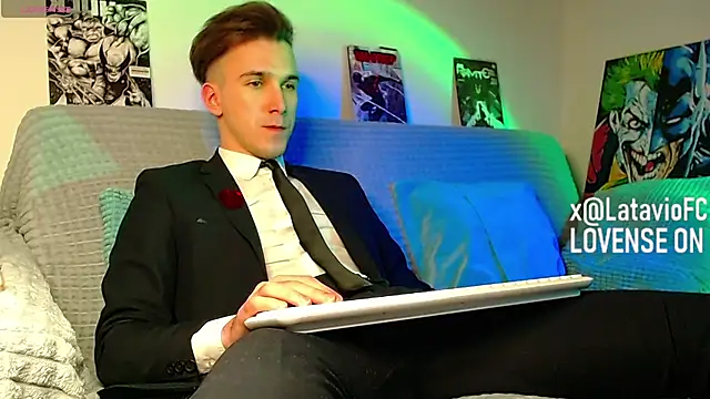 Snapshot of Midnighter_ chatting on 04-12-26, 02:27 Midnighter online show from 04-12-26, 02:27