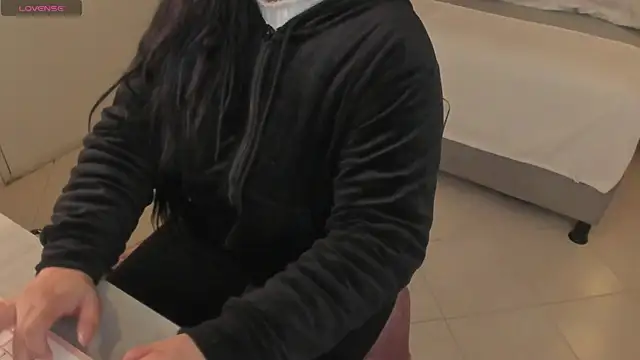 scarlet miller1 online show from 10-22-25, 11:43