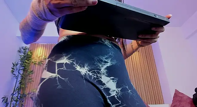 charlottewhitte online show from 04-09-26, 12:21