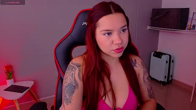 Snapshot of samantha_tattu chatting on 05-20-26, 06:25 samantha tattu online show from 05-20-26, 06:25