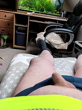 Snapshot of Mariomario0565 chatting on 10-24-25, 02:02 Mariomario0565 online show from 10-24-25, 02:02