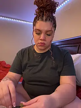 QueenNuttCollector online show from 03-19-25, 11:57