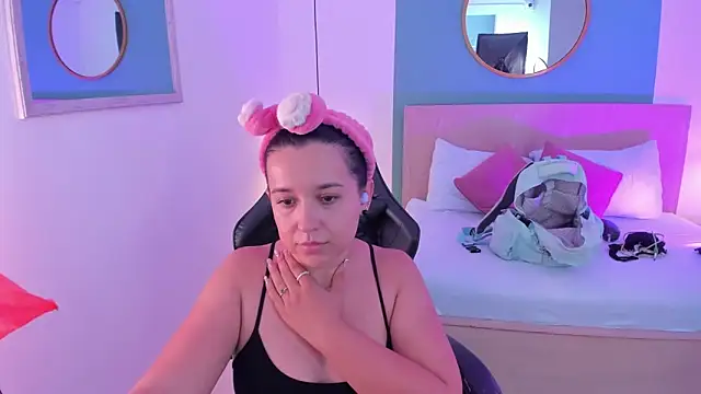 izaro22 online show from 09-13-25, 02:22