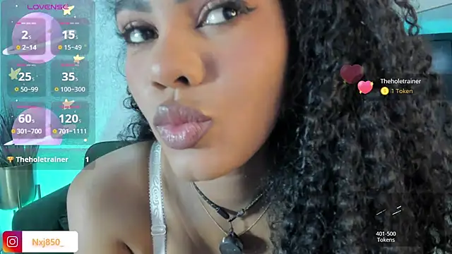 Snapshot of HOTBLACKANDWHITE2 chatting on 11-16-25, 04:40 HOTBLACKANDWHITE2 online show from 11-16-25, 04:40