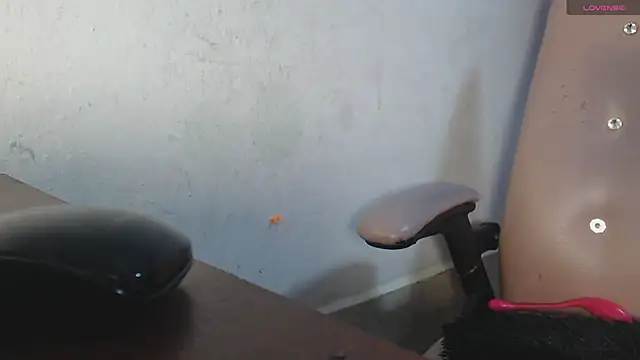 Snapshot of toxxxic_cams chatting on 11-10-25, 04:55 toxxxic cams online show from 11-10-25, 04:55