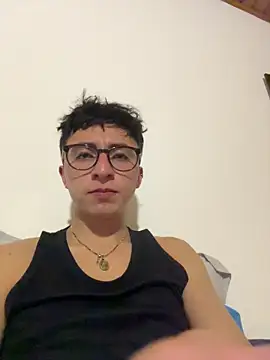 Snapshot of CamiRojas_boy chatting on 06-21-26, 04:04 CamiRojas boy online show from 06-21-26, 04:04