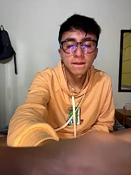 Snapshot of CamiRojas_boy chatting on 07-07-26, 03:42 CamiRojas boy online show from 07-07-26, 03:42
