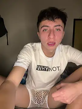 Snapshot of CamiRojas_boy chatting on 07-17-26, 03:35 CamiRojas boy online show from 07-17-26, 03:35