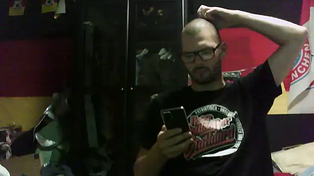 Snapshot of Die-geile-Sau chatting on 09-16-25, 07:04 Die-geile-Sau online show from 09-16-25, 07:04