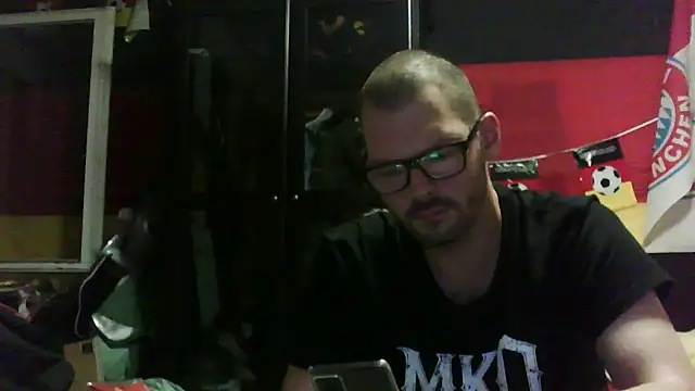 Snapshot of Die-geile-Sau chatting on 09-19-25, 09:15 Die-geile-Sau online show from 09-19-25, 09:15