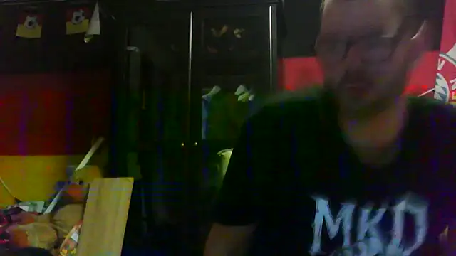 Snapshot of Die-geile-Sau chatting on 10-15-25, 08:20 Die-geile-Sau online show from 10-15-25, 08:20