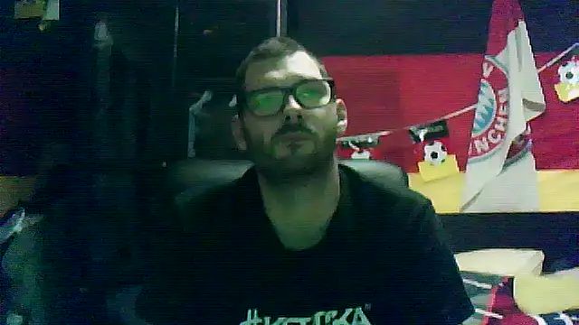 Snapshot of Die-geile-Sau chatting on 11-21-25, 04:05 Die-geile-Sau online show from 11-21-25, 04:05