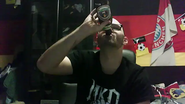 Snapshot of Die-geile-Sau chatting on 11-25-25, 08:20 Die-geile-Sau online show from 11-25-25, 08:20