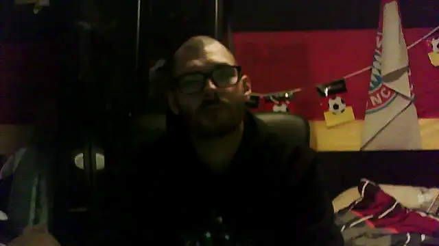 Snapshot of Die-geile-Sau chatting on 12-01-25, 04:01 Die-geile-Sau online show from 12-01-25, 04:01