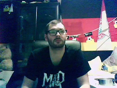 Snapshot of Die-geile-Sau chatting on 12-17-25, 08:15 Die-geile-Sau online show from 12-17-25, 08:15