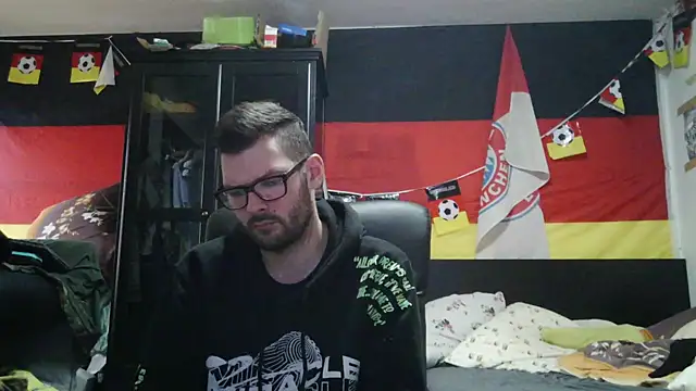 Snapshot of Die-geile-Sau chatting on 03-21-26, 02:53 Die-geile-Sau online show from 03-21-26, 02:53