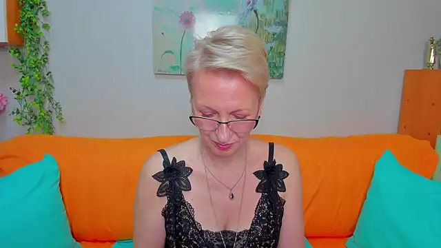 iamyourdream89 online show from 04-21-26, 10:43