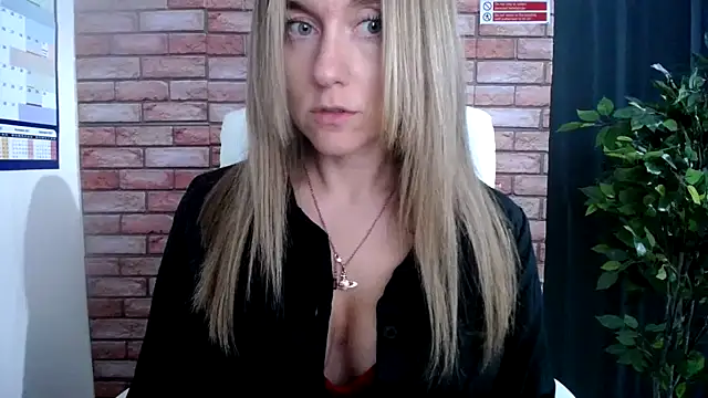Snapshot of HarleyRebz chatting on 10-01-25, 06:52 HarleyRebz online show from 10-01-25, 06:52