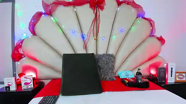 Snapshot of Natasha__Blue chatting on 12-29-24, 01:17 Natasha Blue online show from 12-29-24, 01:17