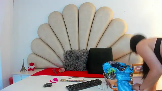 Snapshot of Natasha__Blue chatting on 03-18-25, 07:31 Natasha Blue online show from 03-18-25, 07:31