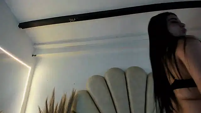Snapshot of Natasha__Blue chatting on 09-19-25, 06:30 Natasha Blue online show from 09-19-25, 06:30