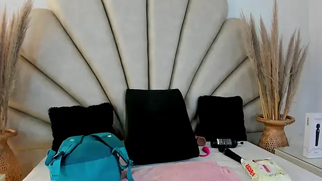 Snapshot of Natasha__Blue chatting on 10-03-25, 07:11 Natasha Blue online show from 10-03-25, 07:11