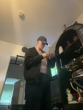 Toyjungee online show from 02-04-25, 02:43