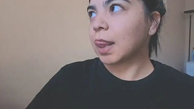 kimmiakiss22 online show from 03-19-25, 10:42