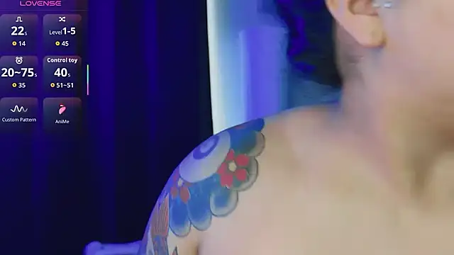 kimmiakiss22 online show from 09-21-25, 10:33