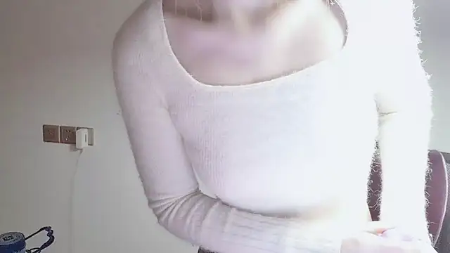 Snapshot of VaerySaenz chatting on 03-08-25, 02:19 VaerySaenz online show from 03-08-25, 02:19