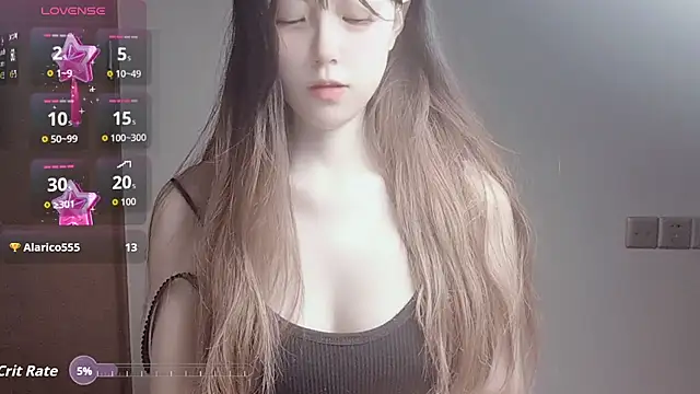 Snapshot of VaerySaenz chatting on 10-17-25, 06:05 VaerySaenz online show from 10-17-25, 06:05