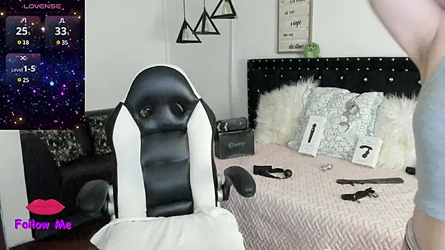 natasha logan  online show from 01-18-25, 04:04