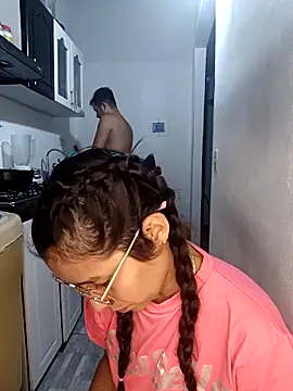 Snapshot of catire2323 chatting on 10-26-25, 01:11 catire2323 online show from 10-26-25, 01:11