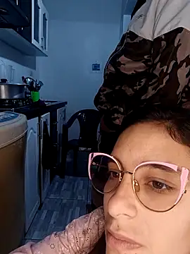 Snapshot of catire2323 chatting on 11-21-25, 02:43 catire2323 online show from 11-21-25, 02:43