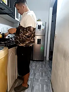 Snapshot of catire2323 chatting on 11-22-25, 03:16 catire2323 online show from 11-22-25, 03:16