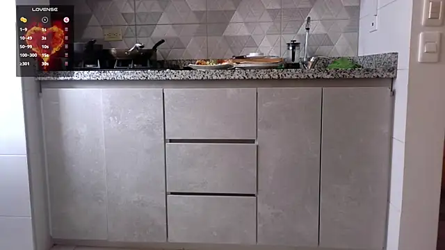 mini kunis online show from 12-17-24, 02:22