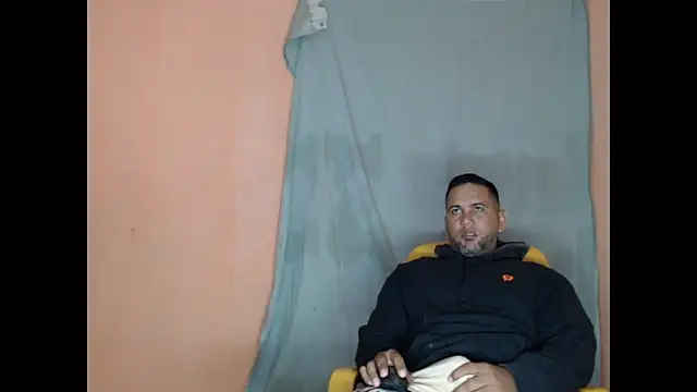 Snapshot of lover_1994 chatting on 05-01-26, 09:36 lover 1994 online show from 05-01-26, 09:36