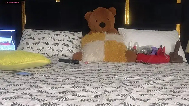 Snapshot of Sexy_sharntel chatting on 10-13-25, 11:05 Sexy sharntel online show from 10-13-25, 11:05