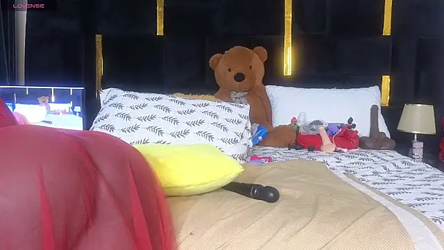 Snapshot of Sexy_sharntel chatting on 10-15-25, 11:49 Sexy sharntel online show from 10-15-25, 11:49