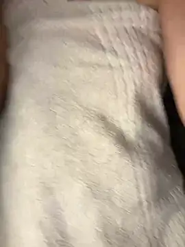 Snapshot of crystal_bunny7 chatting on 12-28-24, 08:16 crystal bunny7 online show from 12-28-24, 08:16