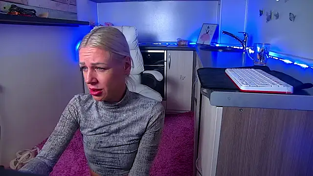 Skinny Nally online show from 04-21-26, 01:42