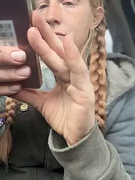 GoldenFlameGoddess online show from 04-12-26, 07:19