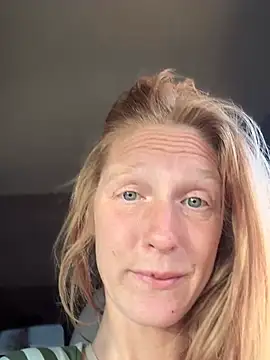 Snapshot of GoldenFlameGoddess chatting on 07-19-26, 04:00 GoldenFlameGoddess online show from 07-19-26, 04:00