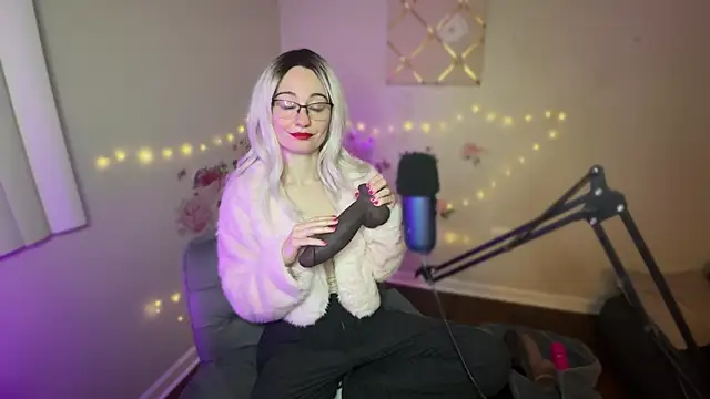 Starr1123 online show from 12-04-25, 01:15